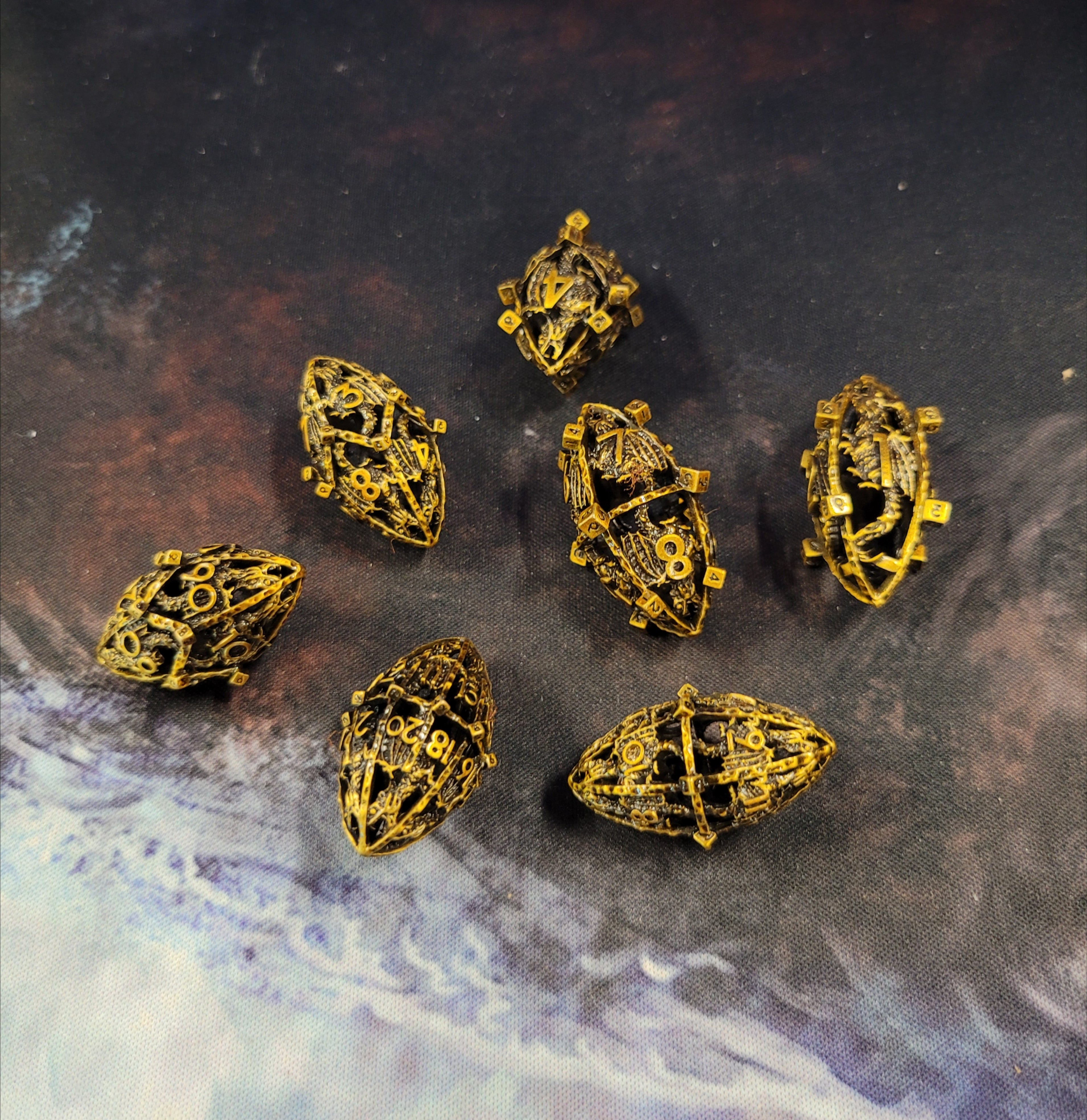MYTHROLL DRAGON'S EGG 7 PC. DICE SET - GOLD | L.A. Mood Comics and Games