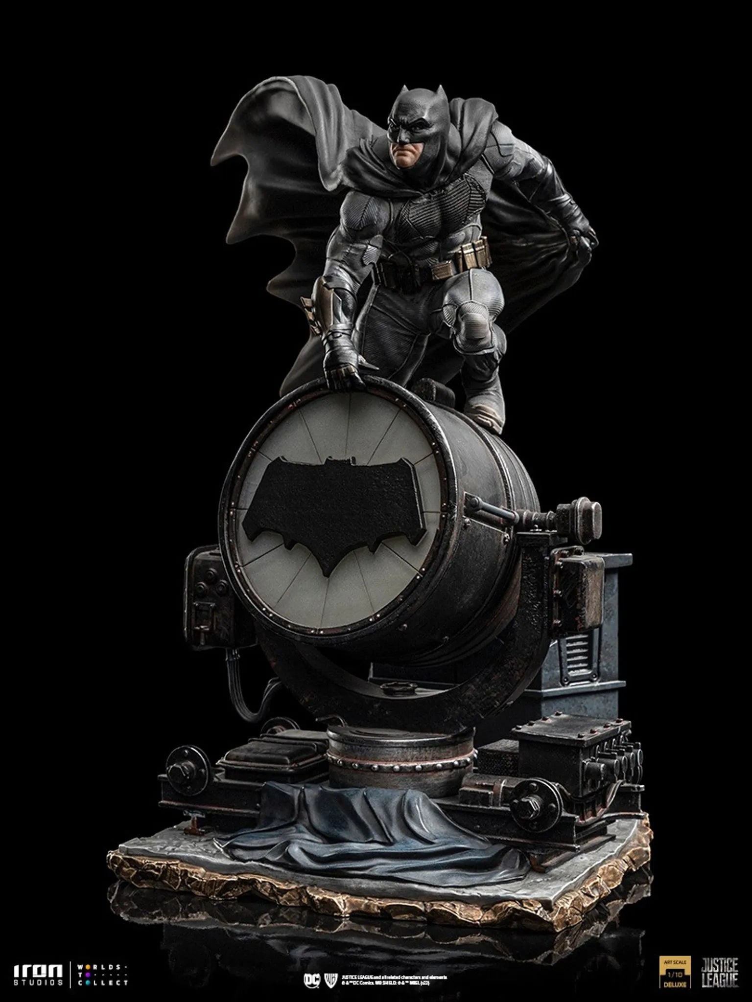 Iron Studios Batman on Bat signal Deluxe Statue - Zack Snyder`s Justice League Art Scale 1/10 | L.A. Mood Comics and Games